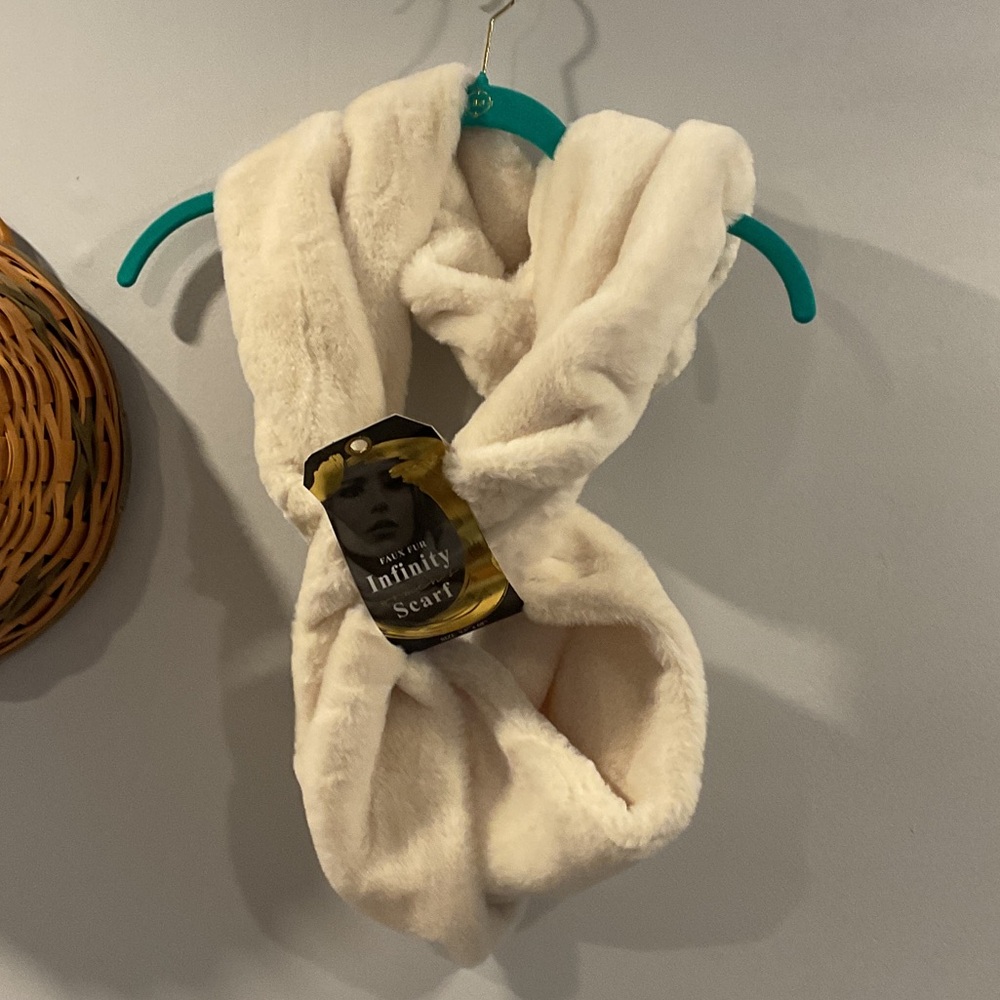 NWT Infinity scarf